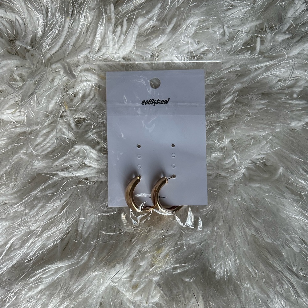 Gold Hoop Earrings by Edikted